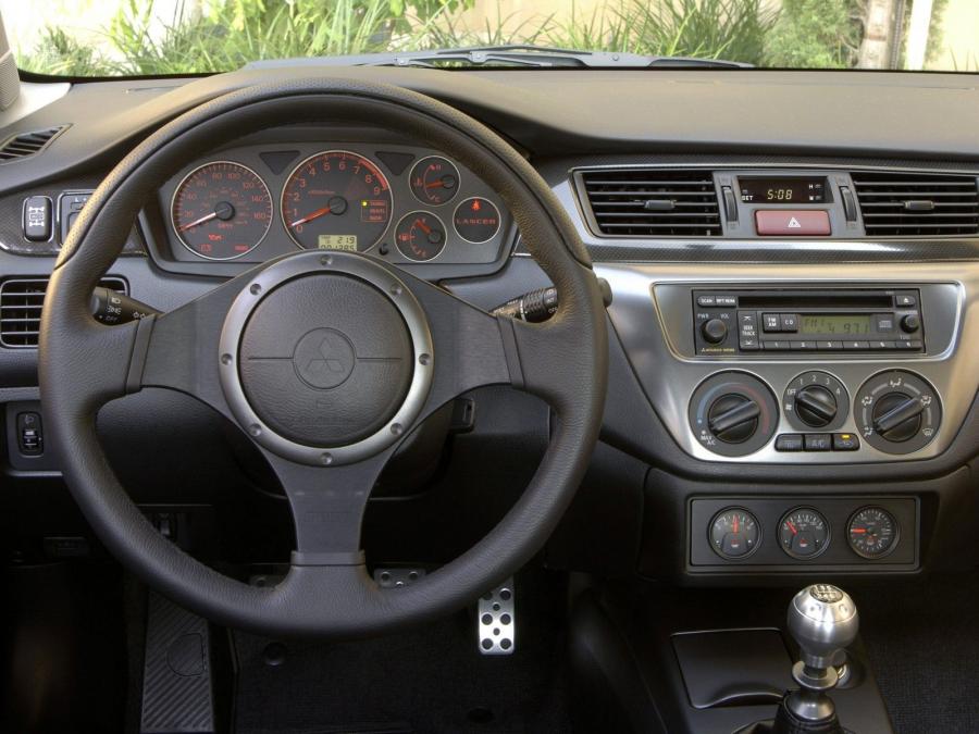  Mitsubishi Lancer Evolution IX MR 2007 года  (фото 76 из 129)
